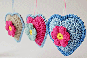 Crochet hearts free pattern-featured image