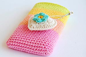 Beautiful phone pouch free pattern