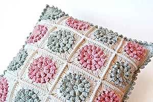 Popcorn granny square pillow free pattern