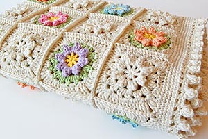 Flowery granny square free pattern