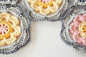 Flowery crochet motif free step by step photo tutorial