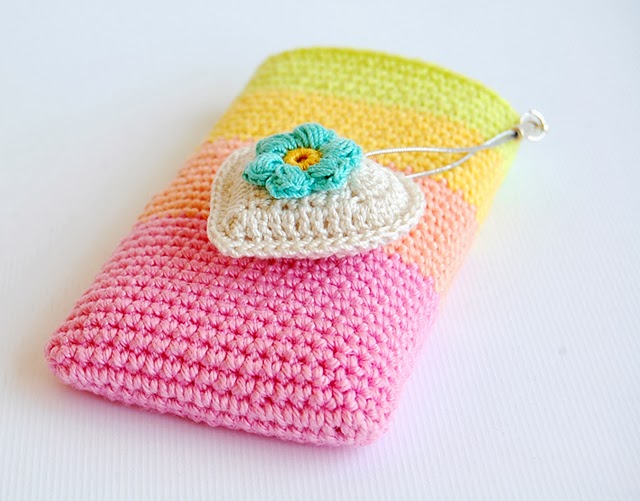 Phoneholder bag with motif Crochet pattern by Crochetlovemelbourne |  LoveCrafts